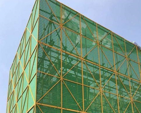 ?建筑爬架具有成本低使用方便適用性強(qiáng)等特點(diǎn)